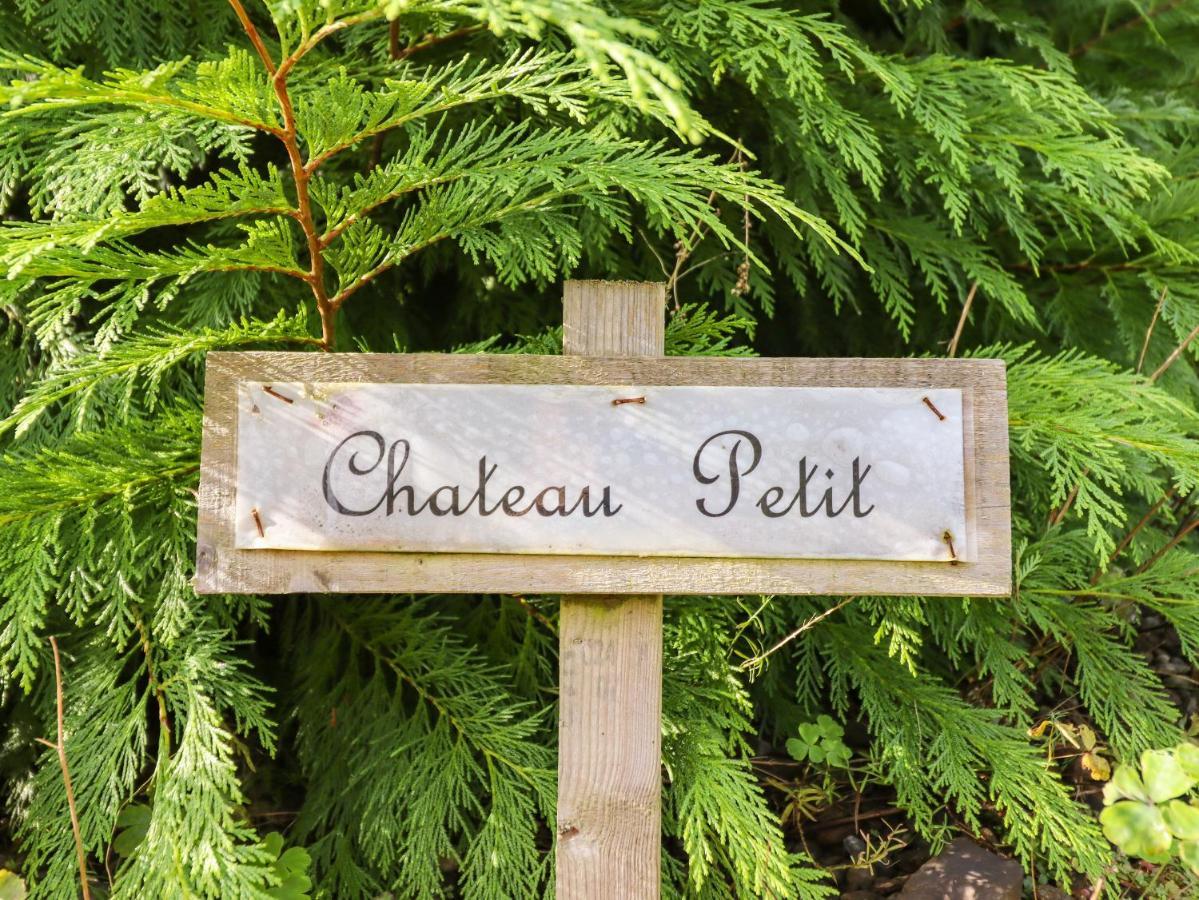 Chateau Petit Caersws Luaran gambar